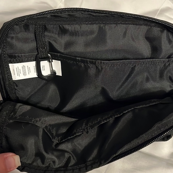 Under Armour Crossbody / Belt Bag Black or Gray - Picture 13 of 13